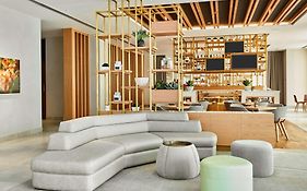 Hilton Garden Inn Dubai, Mall Avenue